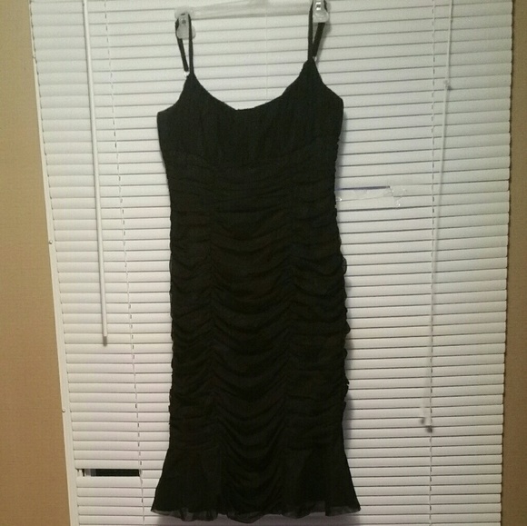 Price drop BEAUTiFUl RUFFlED MERMAiD TAil DRESS - Picture 1 of 5